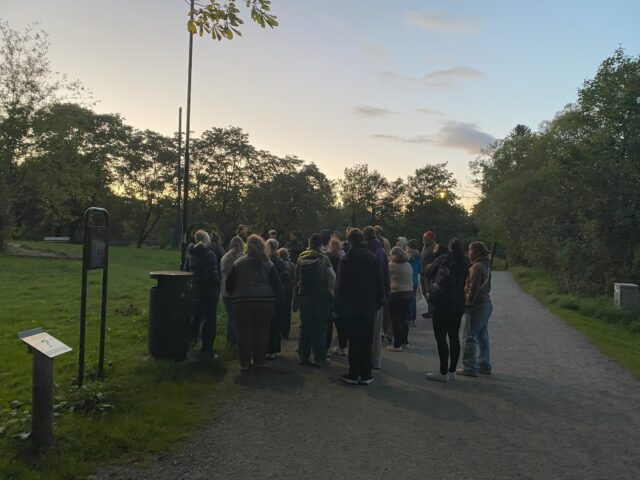 Maris Pärn ledet en gruppe på engelsk